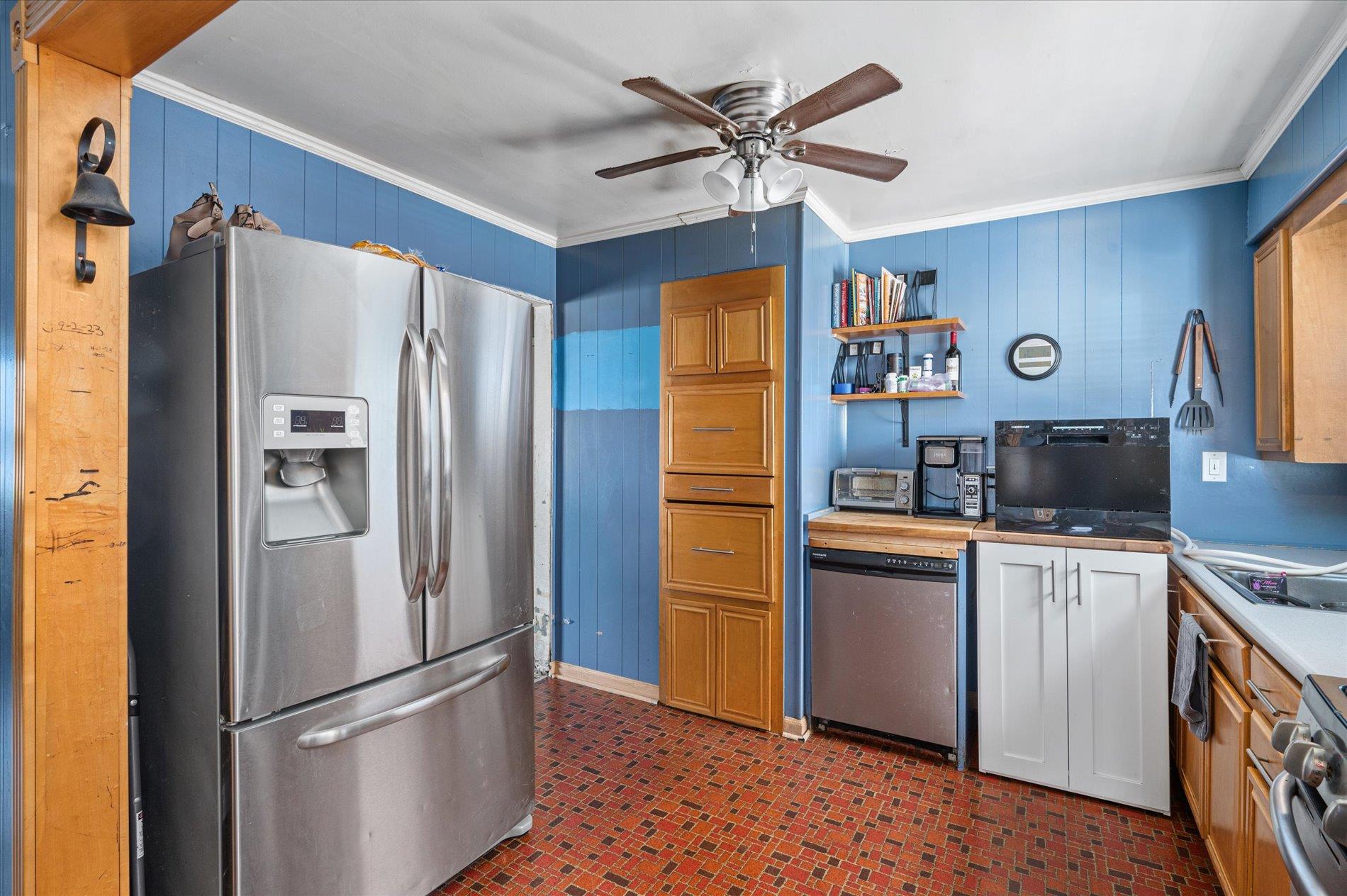 128 Yoakum Avenue, Farmingdale, New York image 9