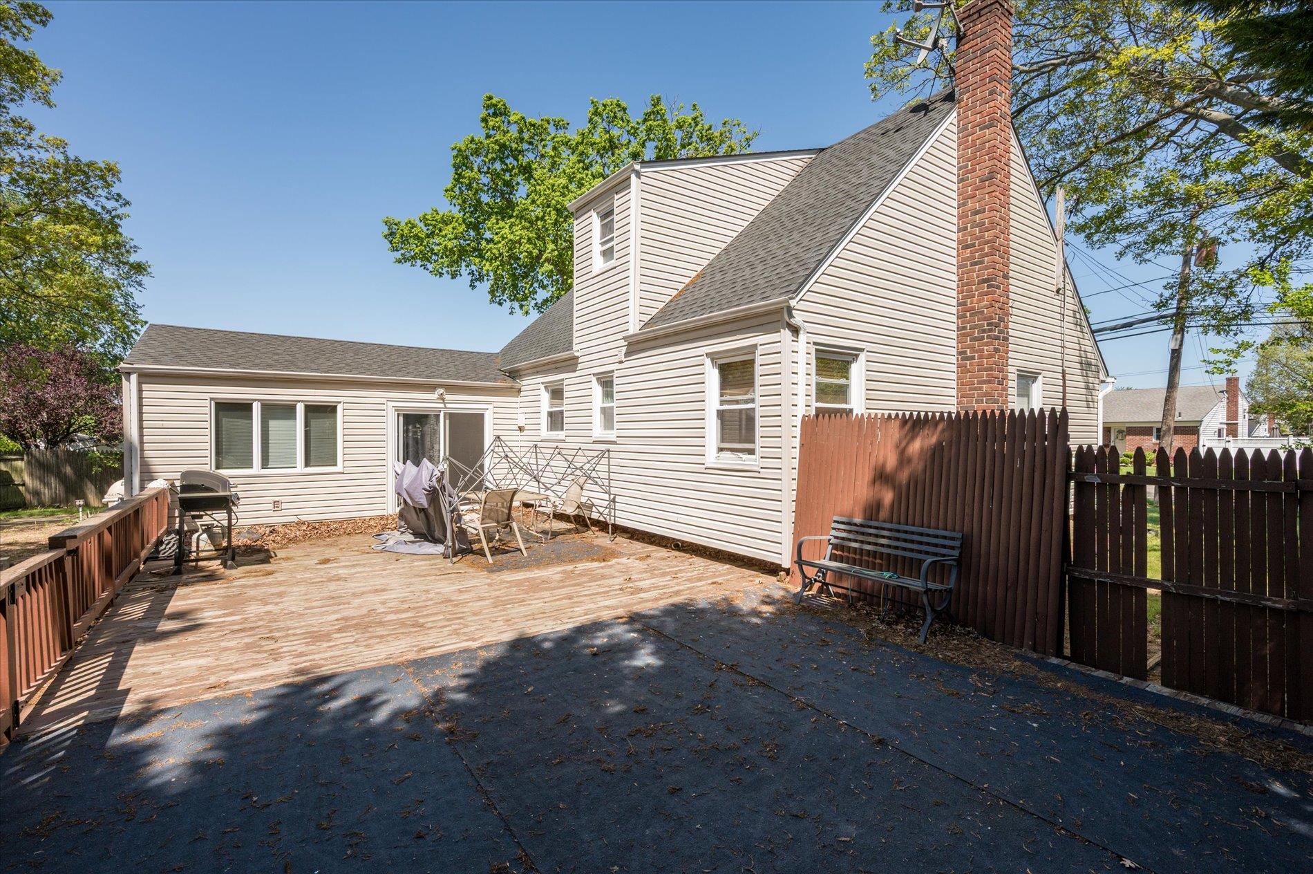 128 Yoakum Avenue, Farmingdale, New York image 21