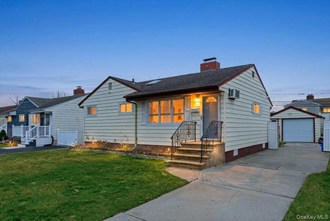 61 Grant Street Freeport NY 11520