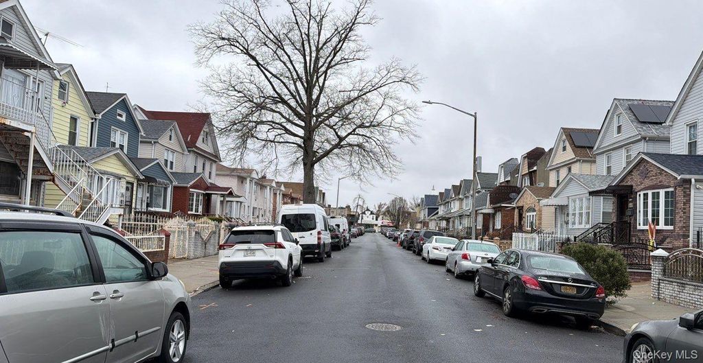 Photo of 104-53 128th Street, Richmond Hill, NY 11419 (MLS # 980065)