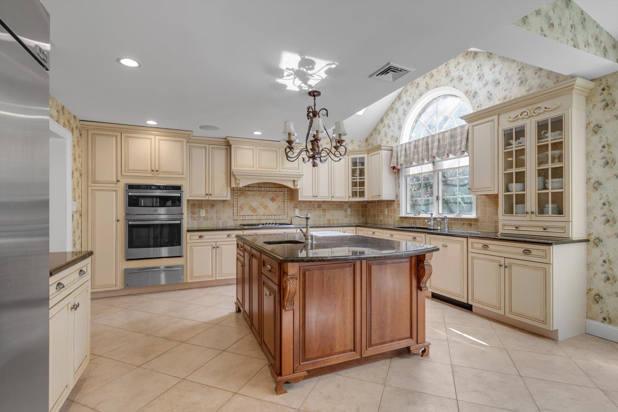 111 Palmyra Avenue, Woodmere, New York image 5