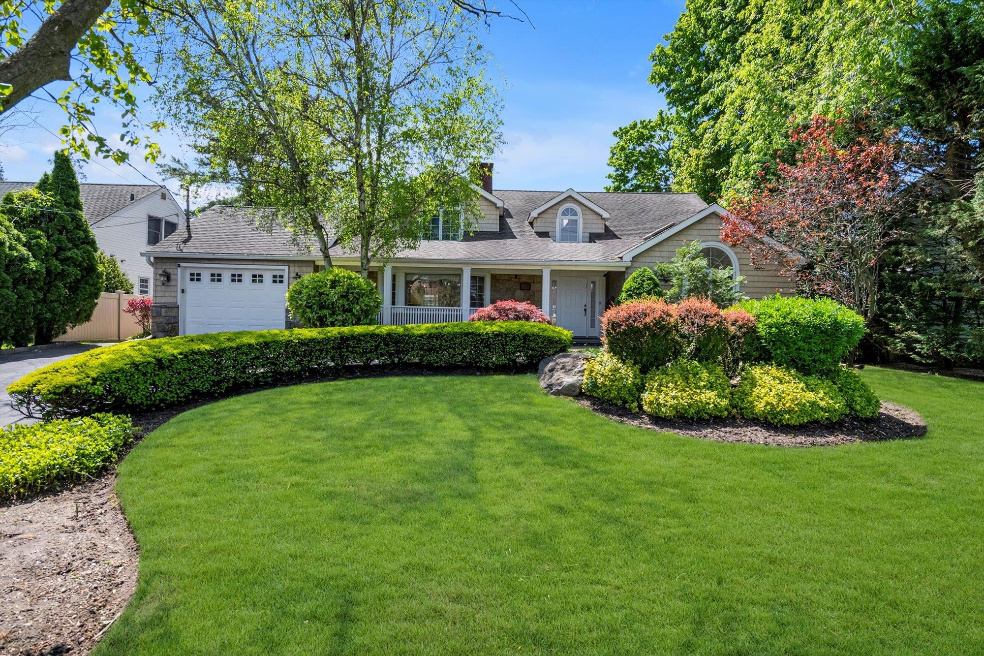 111 Palmyra Avenue, Woodmere, New York image 1