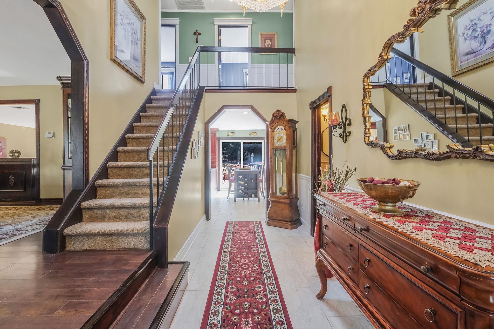 2 Linda Lane, Manorville, New York image 5