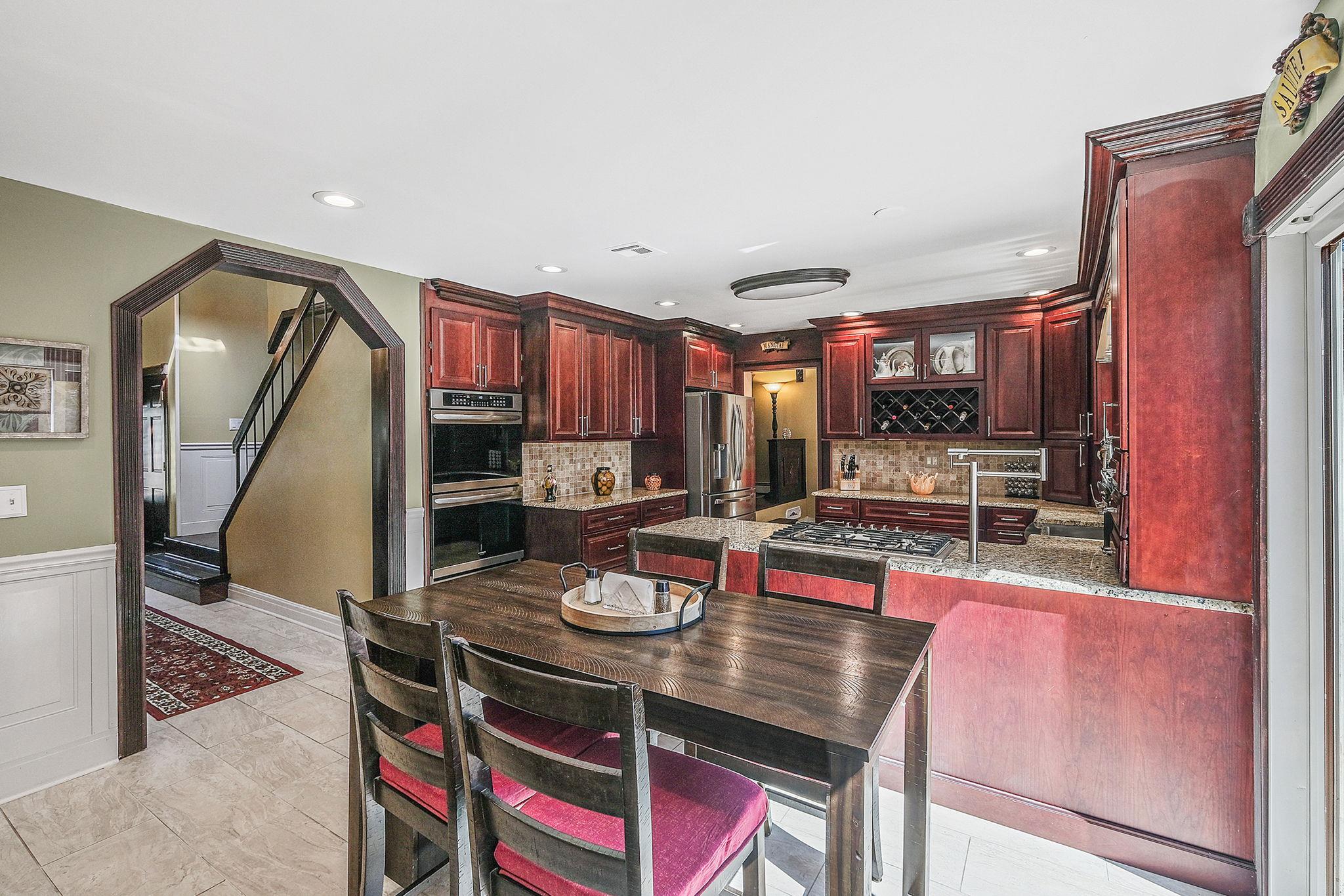 2 Linda Lane, Manorville, New York image 10