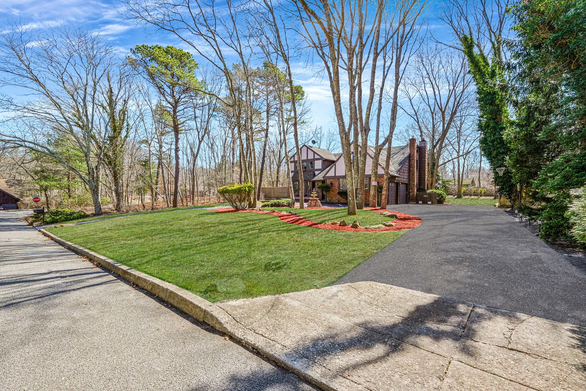2 Linda Lane, Manorville, New York image 4