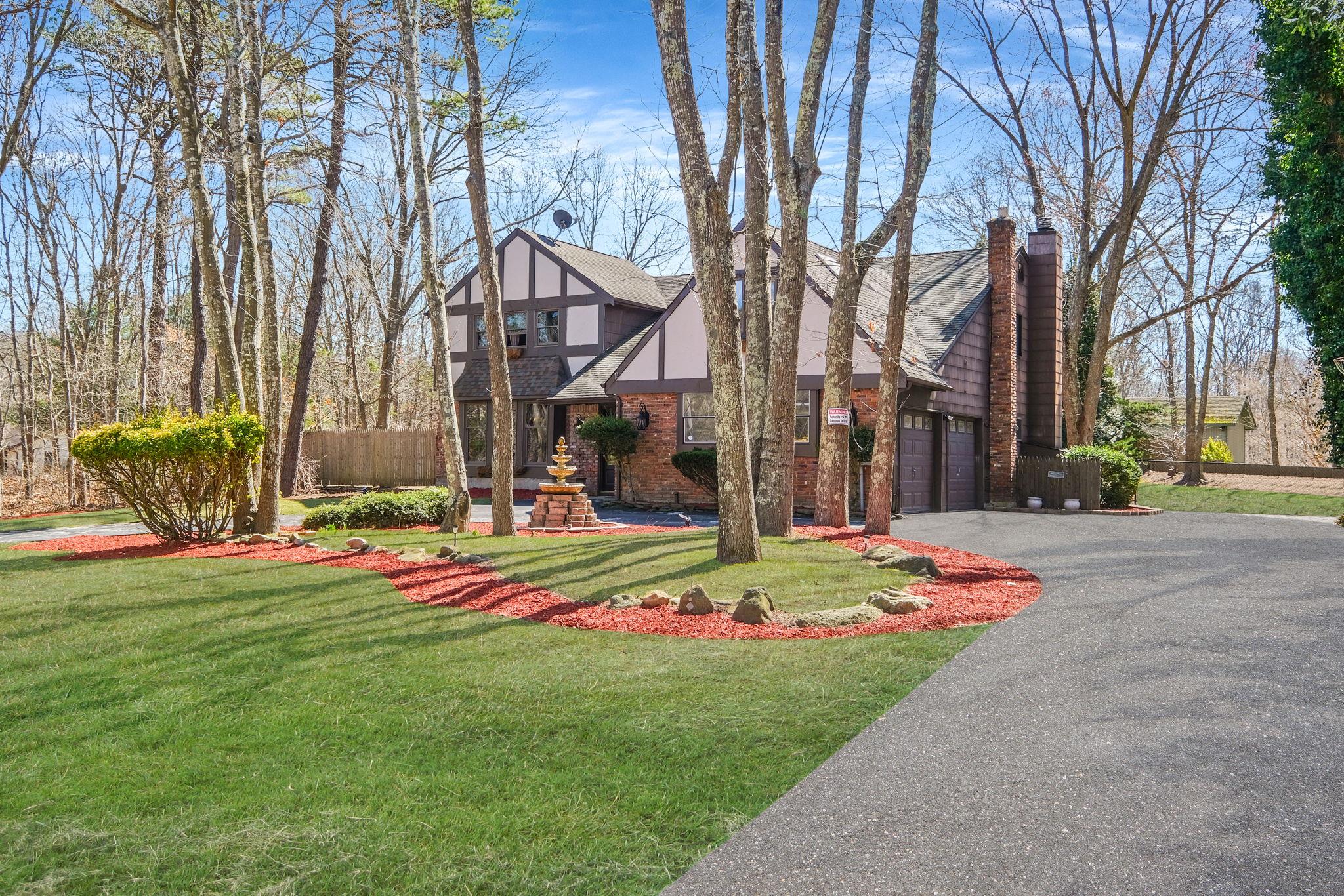 2 Linda Lane, Manorville, New York image 3