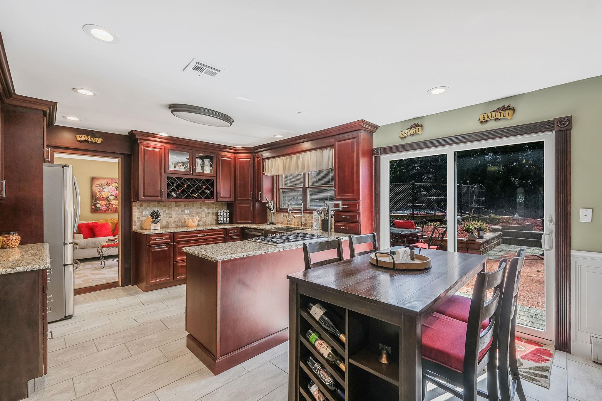 2 Linda Lane, Manorville, New York image 9