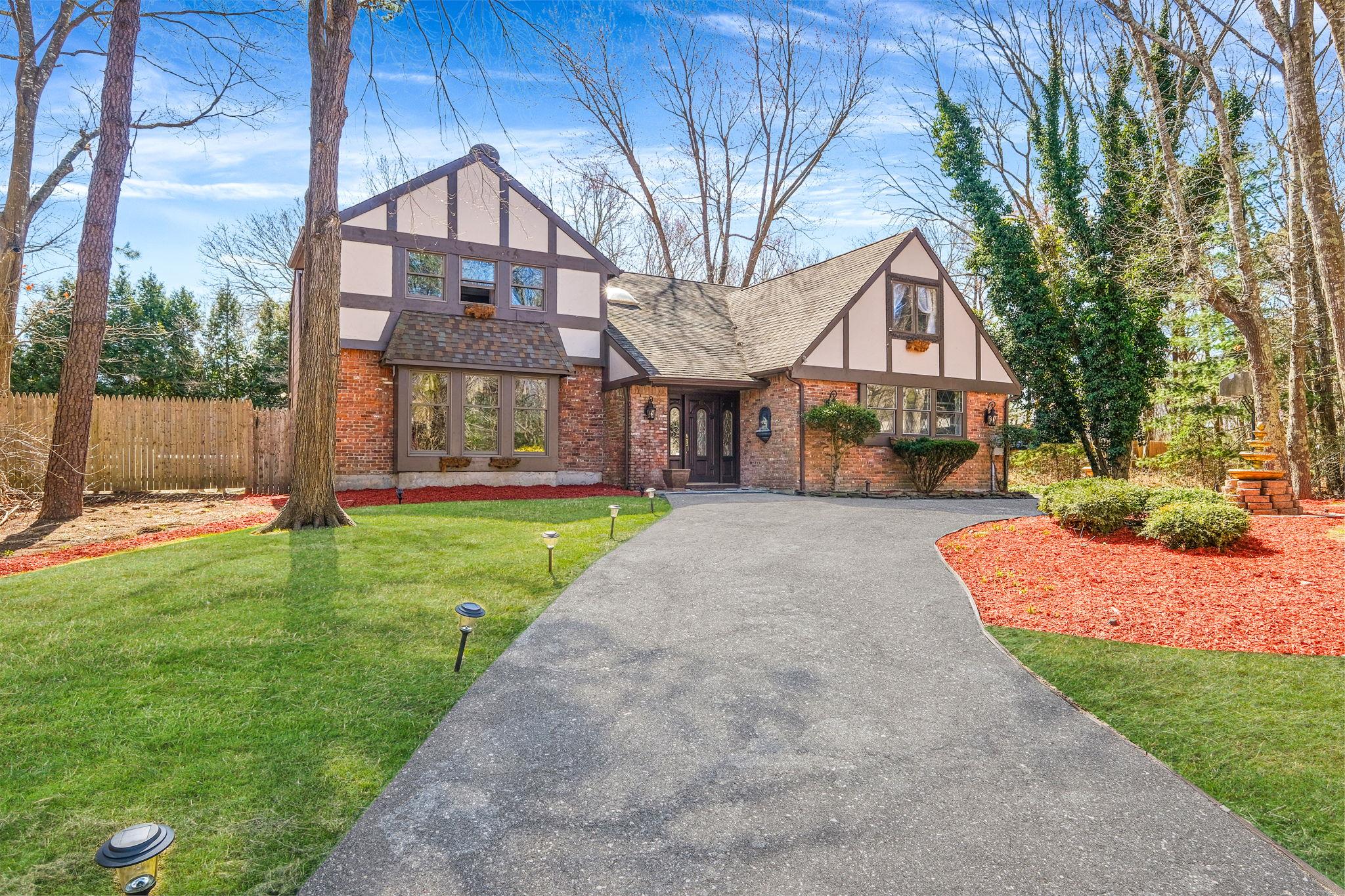 2 Linda Lane, Manorville, New York image 2