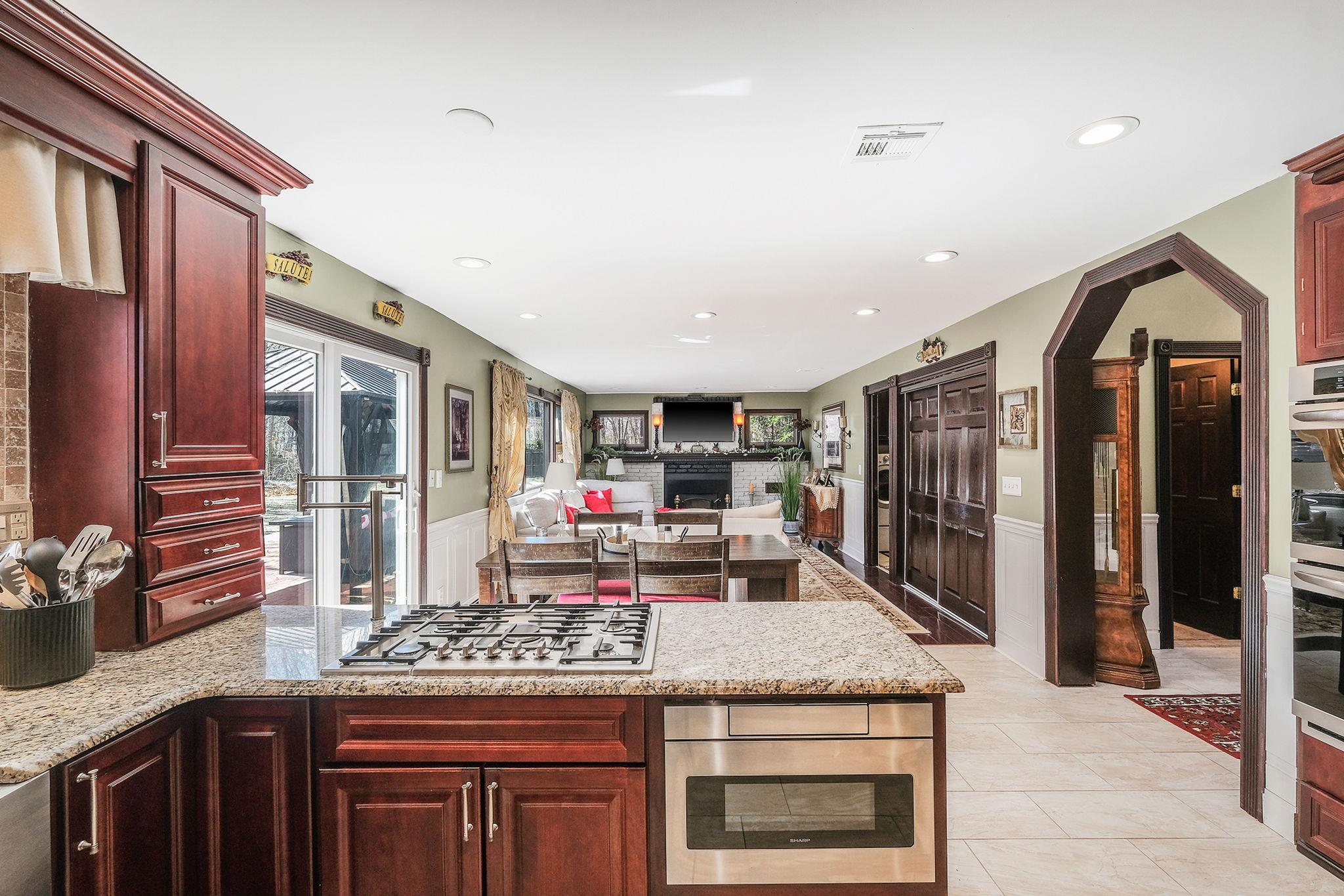 2 Linda Lane, Manorville, New York image 11