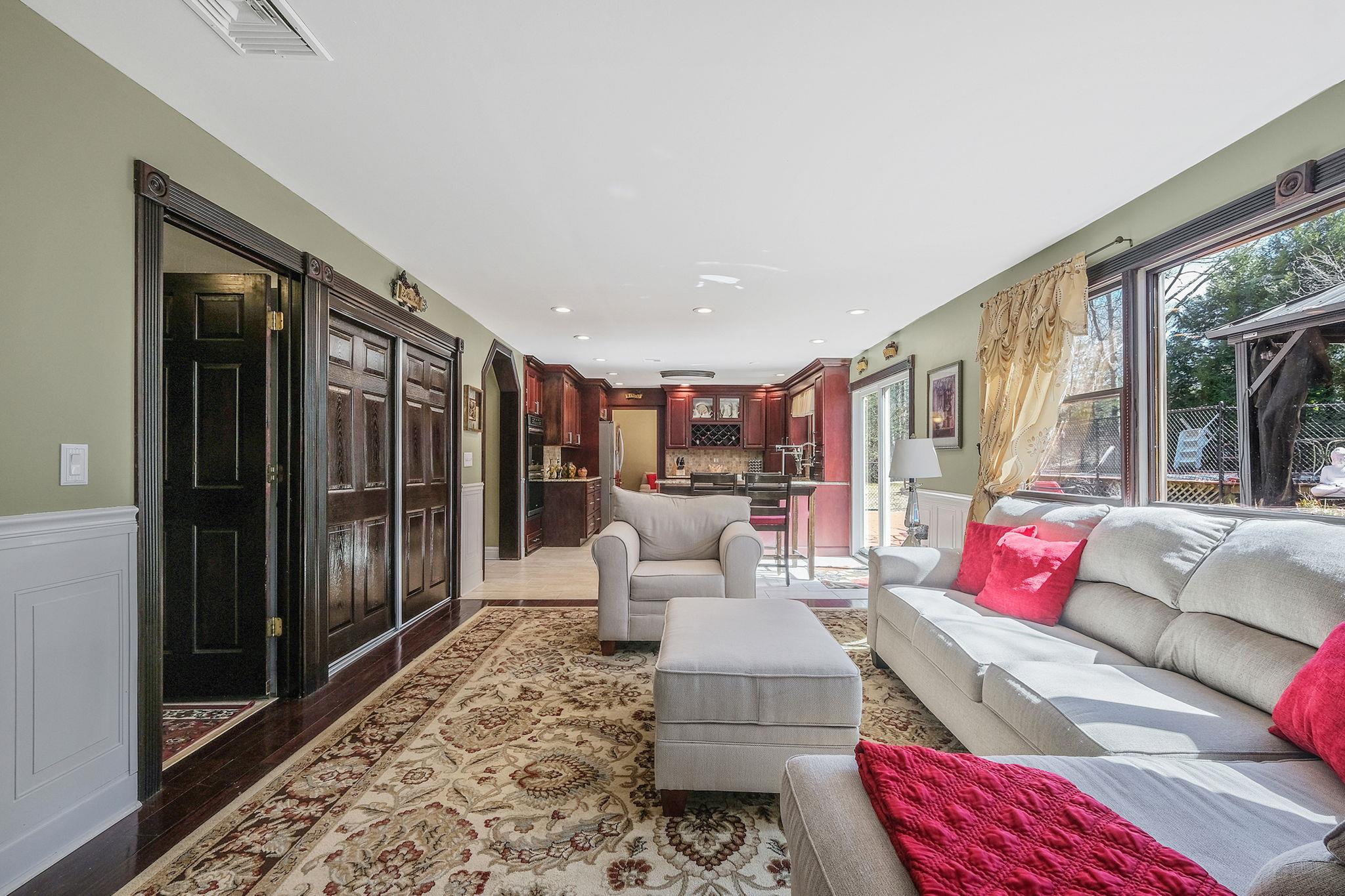 2 Linda Lane, Manorville, New York image 14