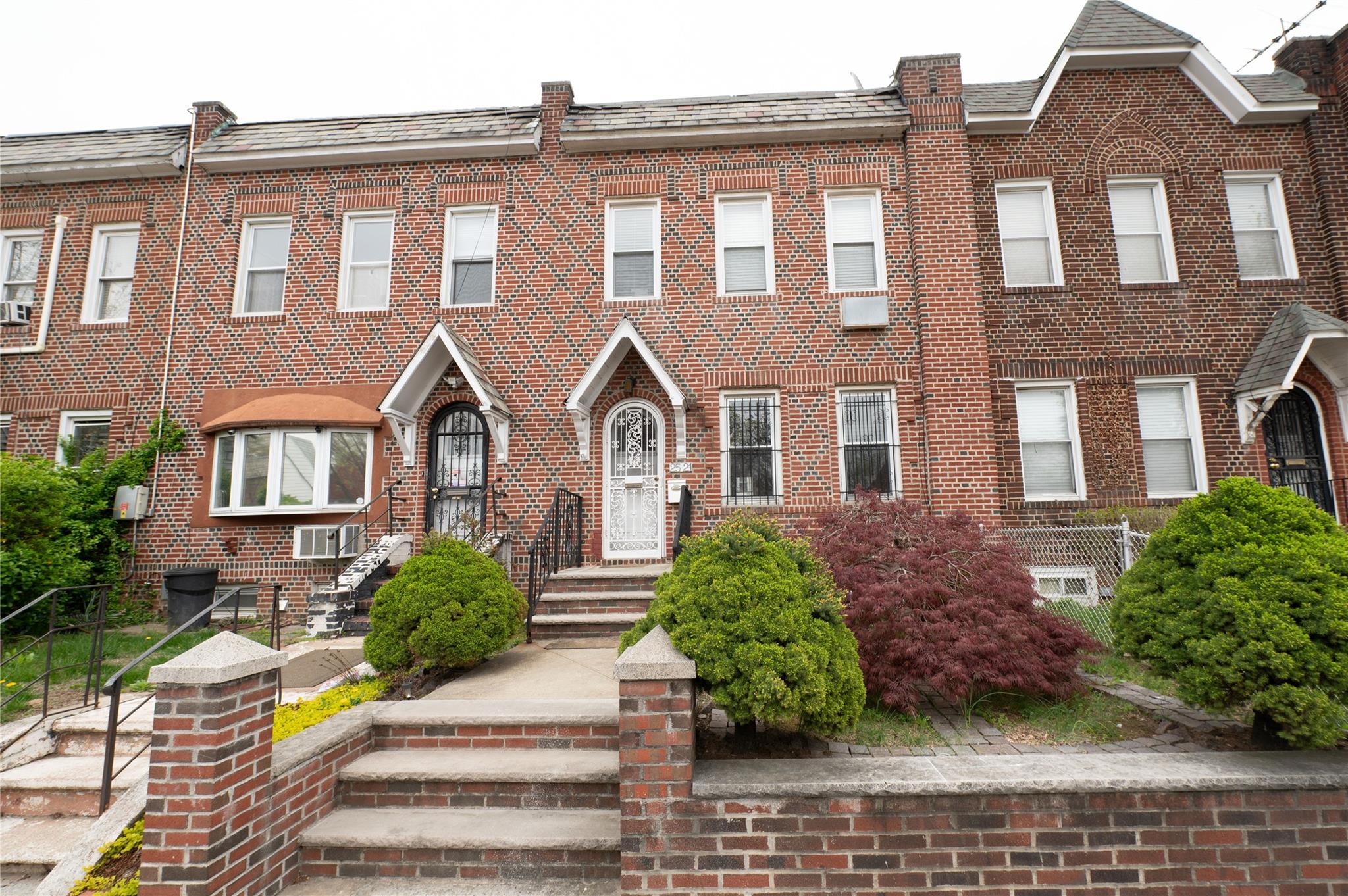 Property for Sale at 98th Street, East Elmhurst, Queens, NY - Bedrooms: 3 
Bathrooms: 3 
Rooms: 9  - $869,000