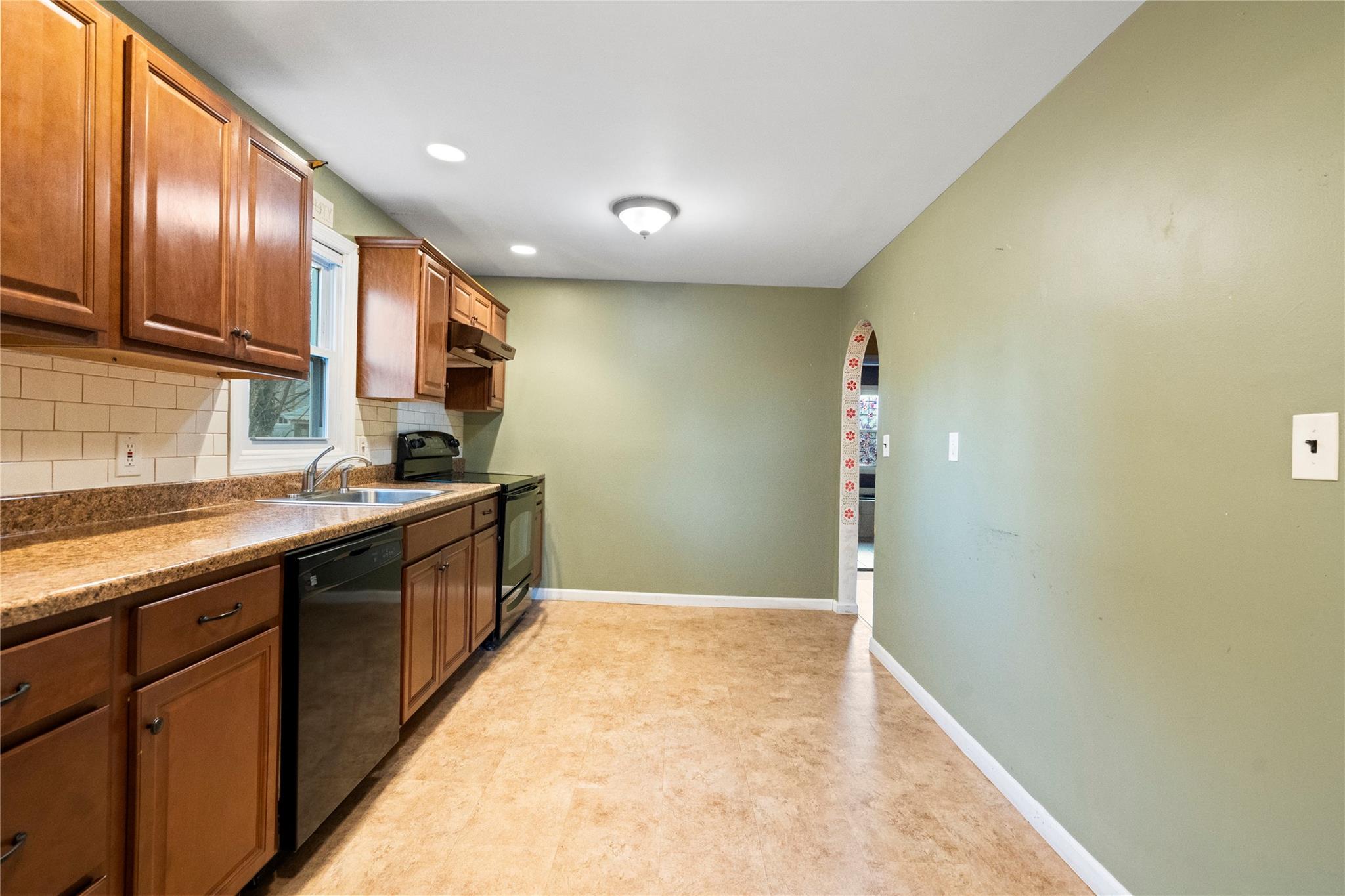 411 5th Avenue, East Northport, New York image 10