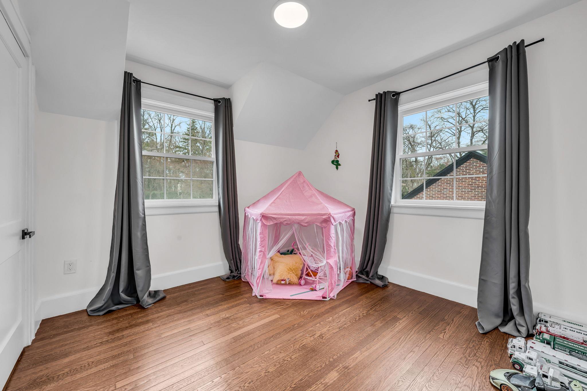 28 Northfield Road, Glen Cove, New York image 21