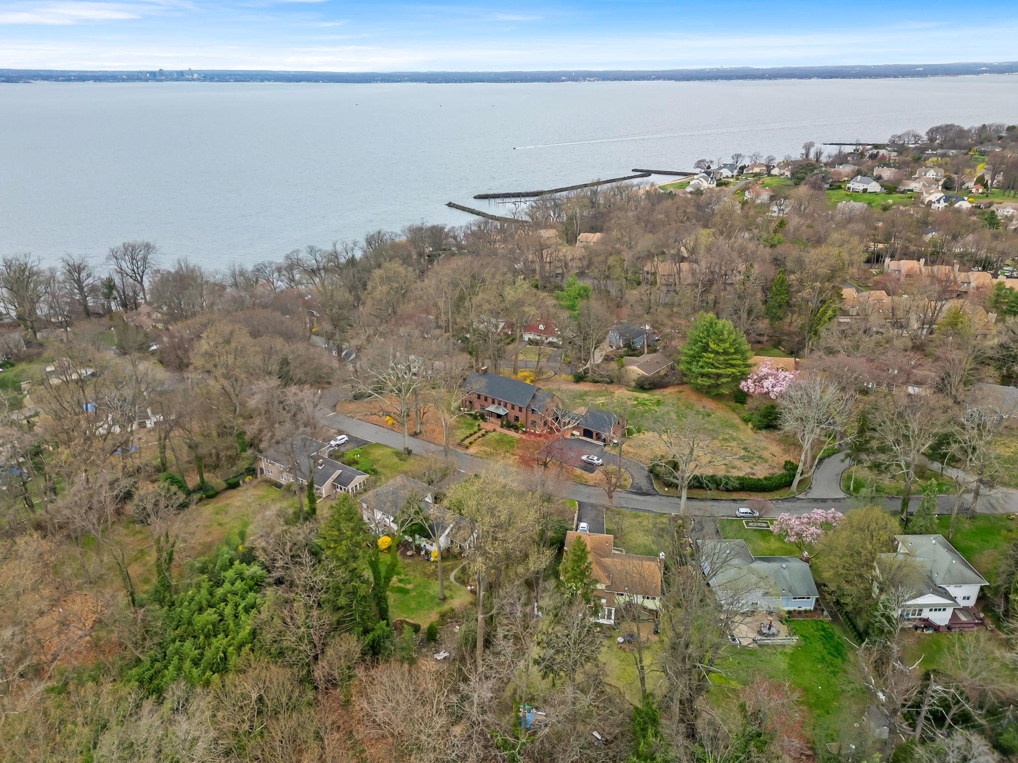 28 Northfield Road, Glen Cove, New York image 5