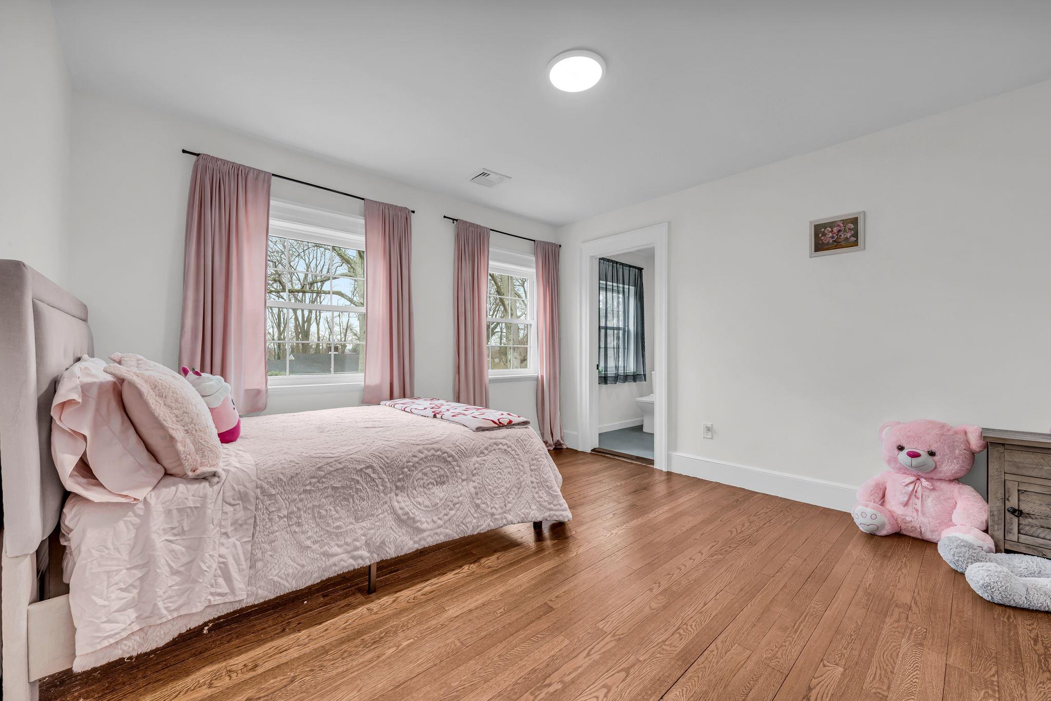 28 Northfield Road, Glen Cove, New York image 17