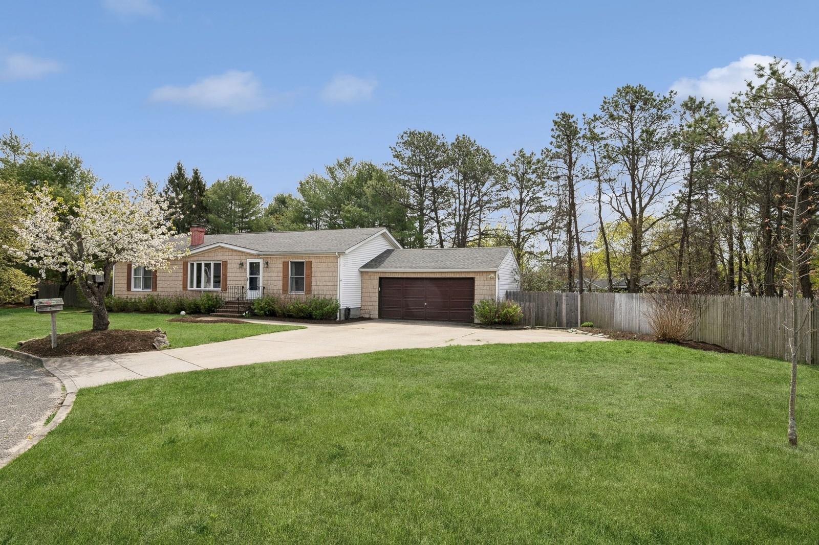 2 Mews Court, Holtsville, New York image 38