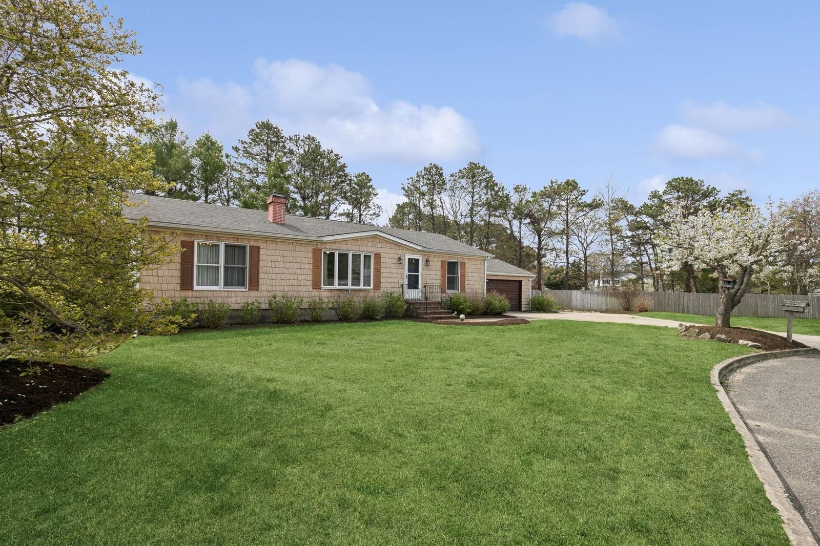 2 Mews Court, Holtsville, New York image 39
