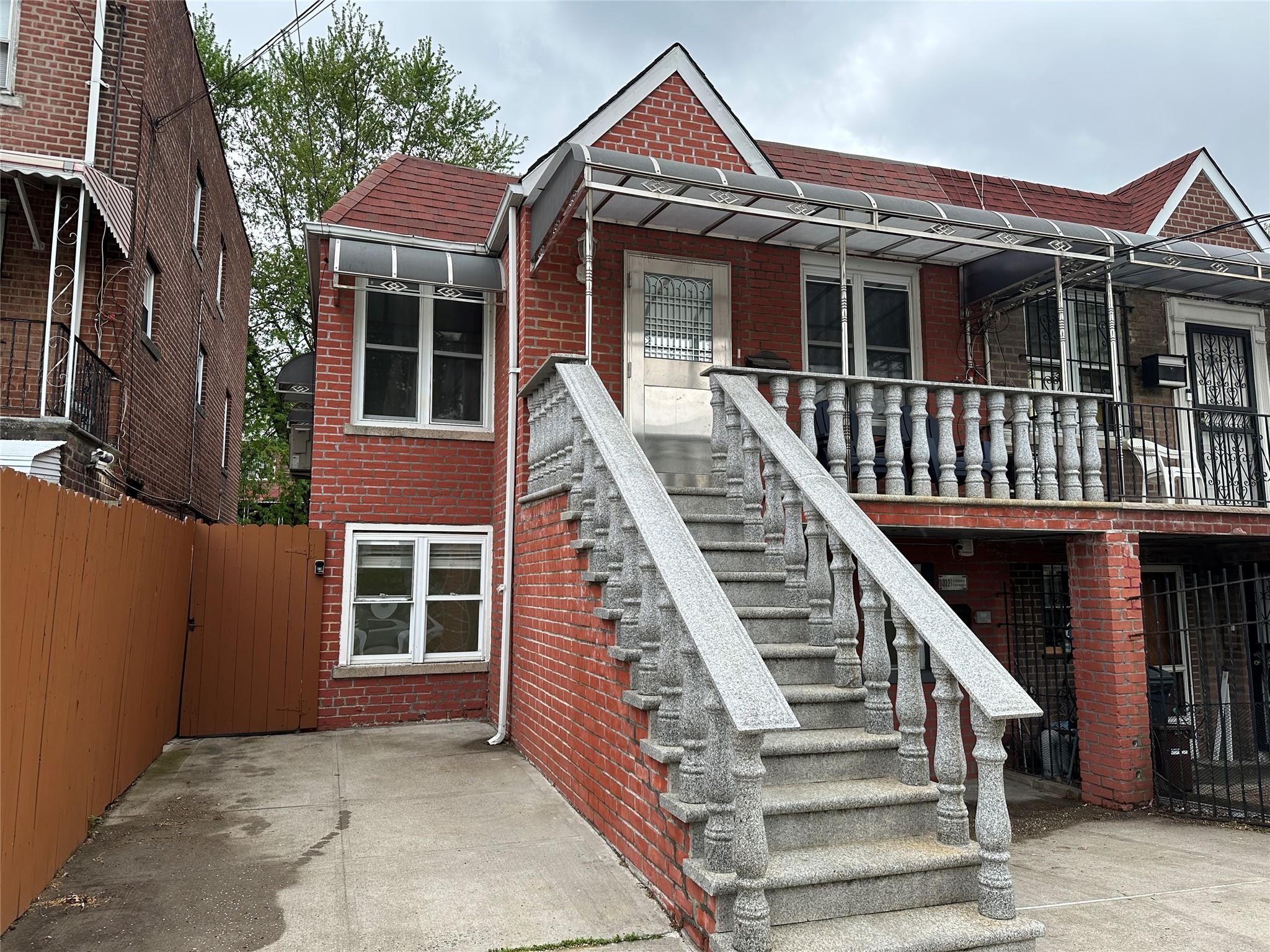 Property for Sale at Mickle Avenue, Bronx, New York - Bedrooms: 4 
Bathrooms: 4  - $799,000