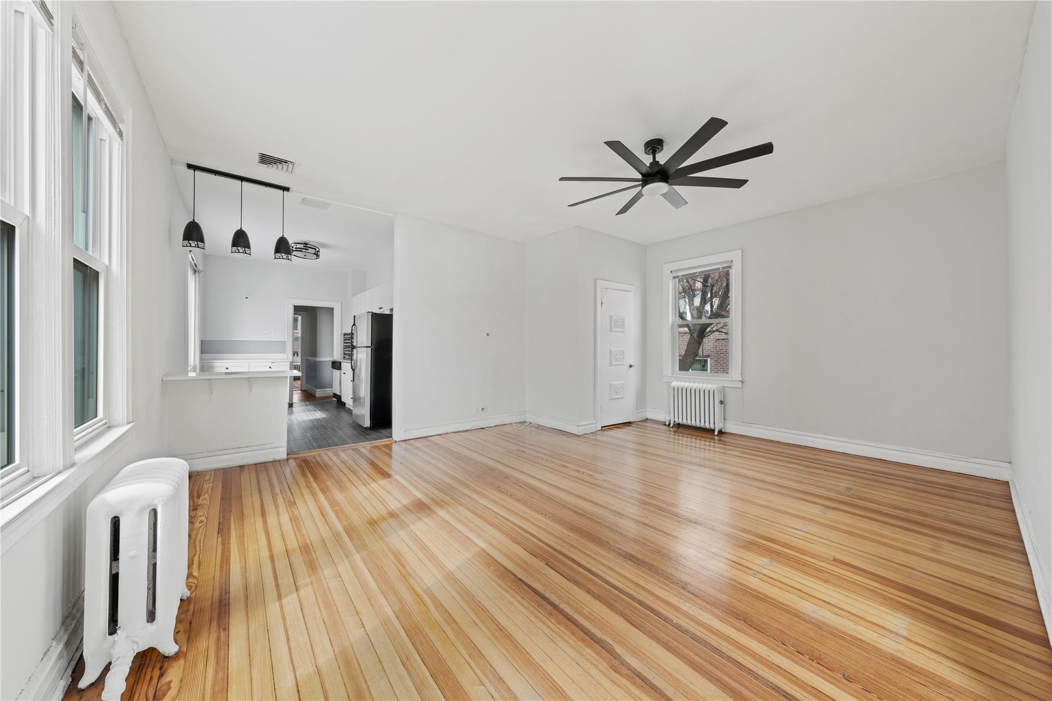 1555 Robertson Place, Bronx, Florida image 2