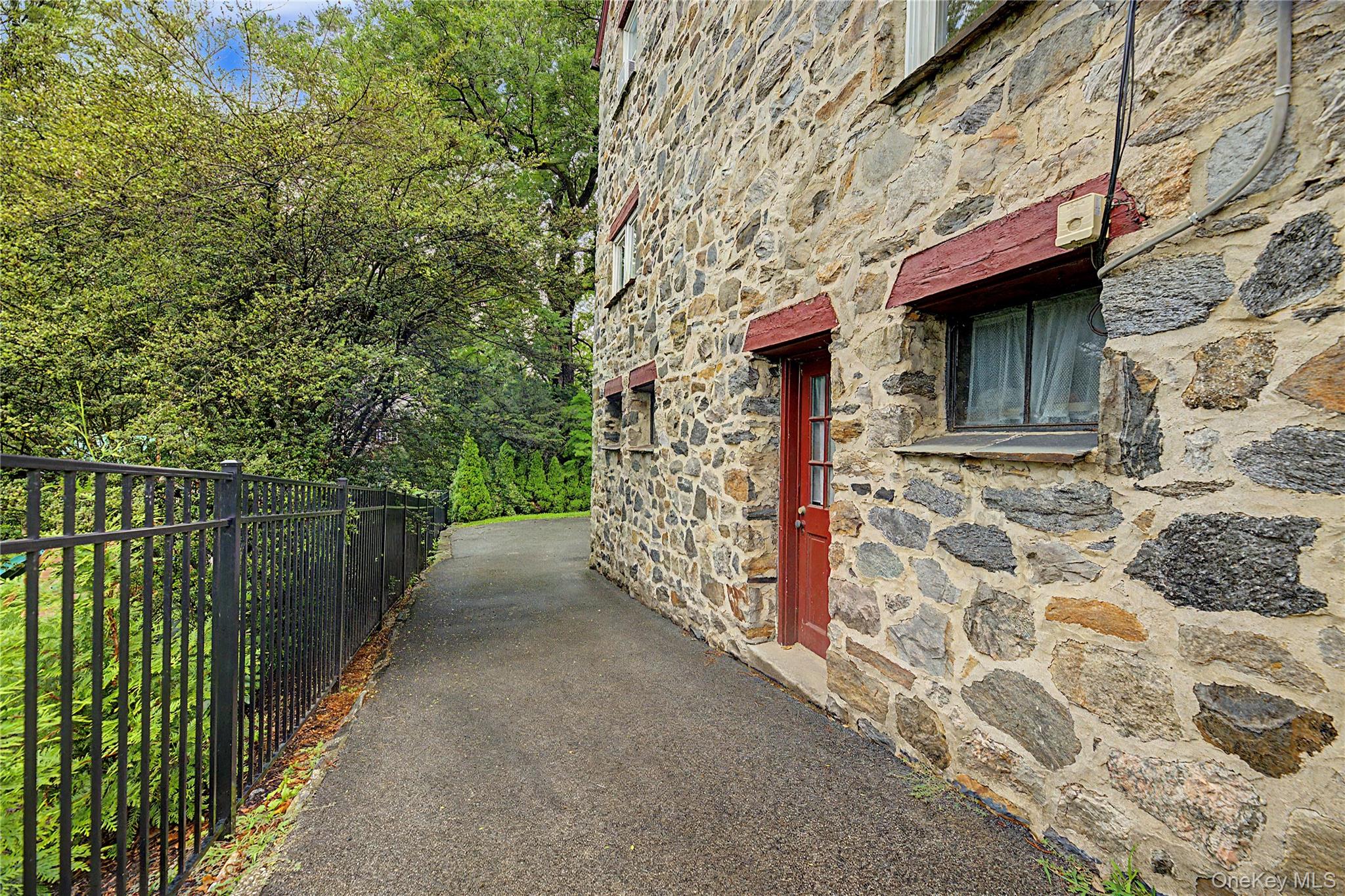 37 Lansdowne Drive