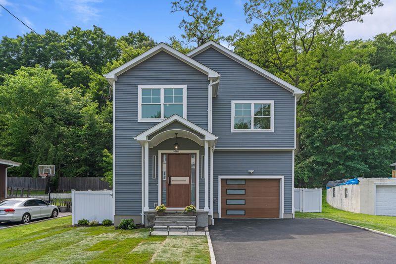 Property for Sale at Valley Road, White Plains, New York - Bedrooms: 4 
Bathrooms: 3 
Rooms: 7  - $1,175,000