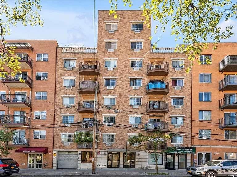 Property for Sale at Robinson Street 2D, Flushing, Queens, NY - Bedrooms: 2 
Bathrooms: 2 
Rooms: 5  - $688,888