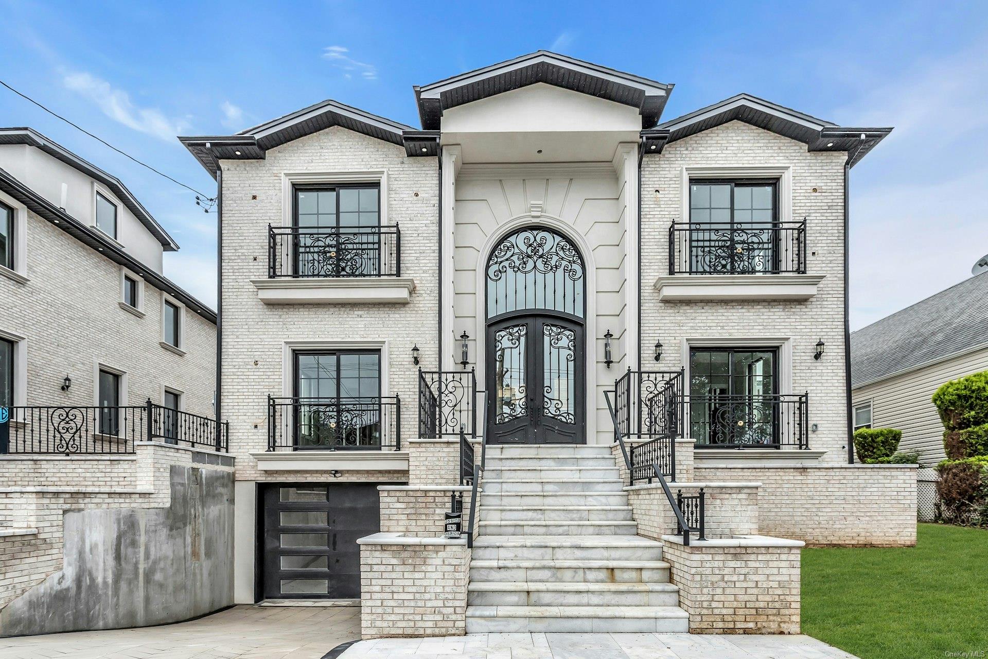 81st Avenue, Glen Oaks, Queens, NY - 6 Bedrooms  
6 Bathrooms  
9 Rooms - 