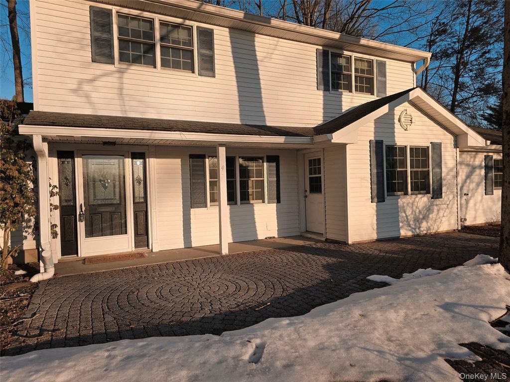 Photo of 4 Dutch Court, West Nyack, NY 10994 (MLS # 968934)