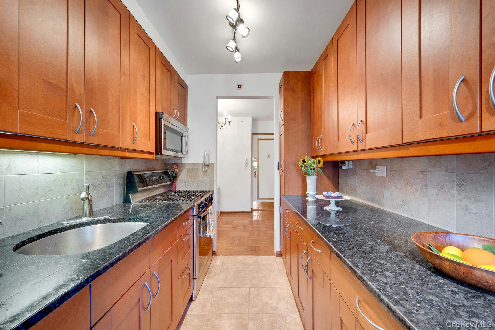 735 Kappock Street 8F
