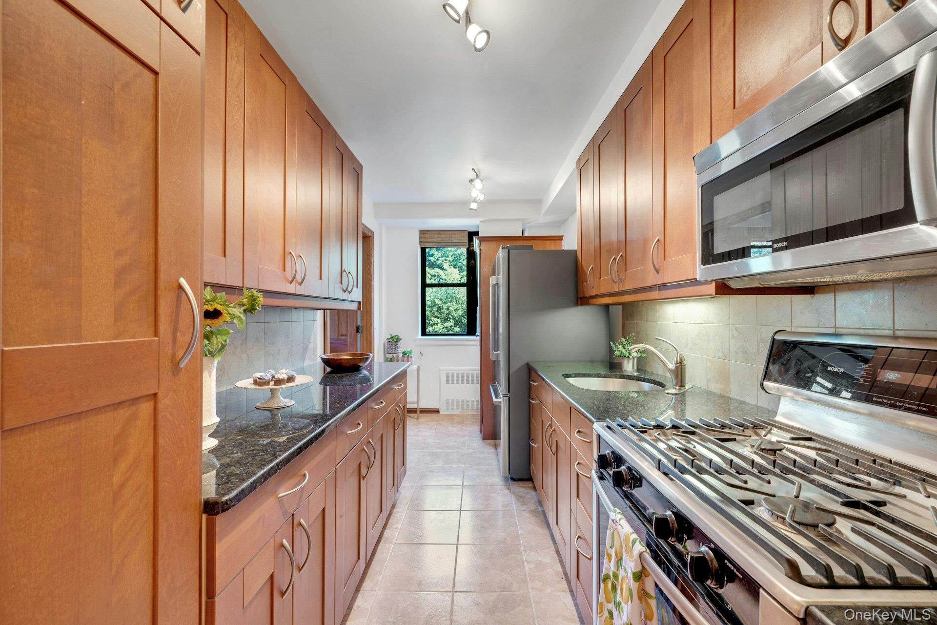 735 Kappock Street 8F
