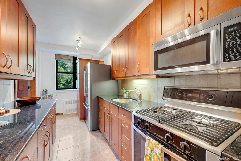 Photo of 735 Kappock Street #8F, Bronx, NY 10463 (MLS # 1050028)