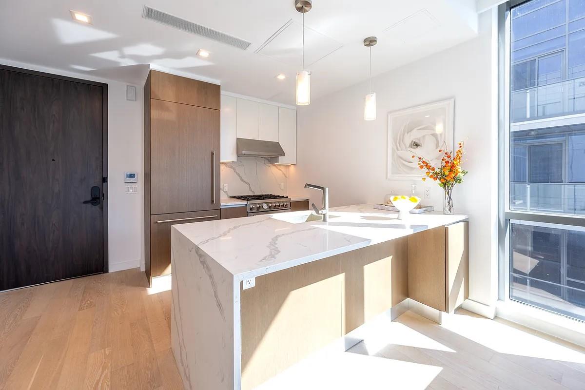 Farrington Street St 15G, Flushing, Queens, NY - 2 Bedrooms  
2 Bathrooms  
5 Rooms - 