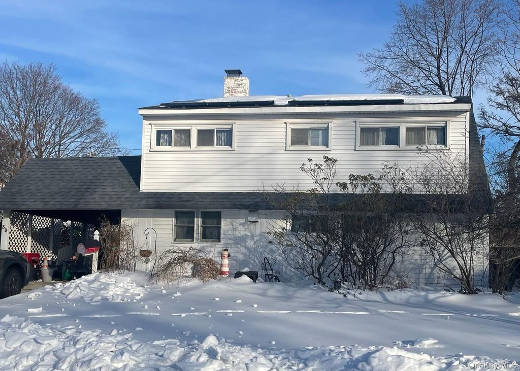 Photo of 39 Beacon Lane, Hicksville, NY 11801 (MLS # 960532)