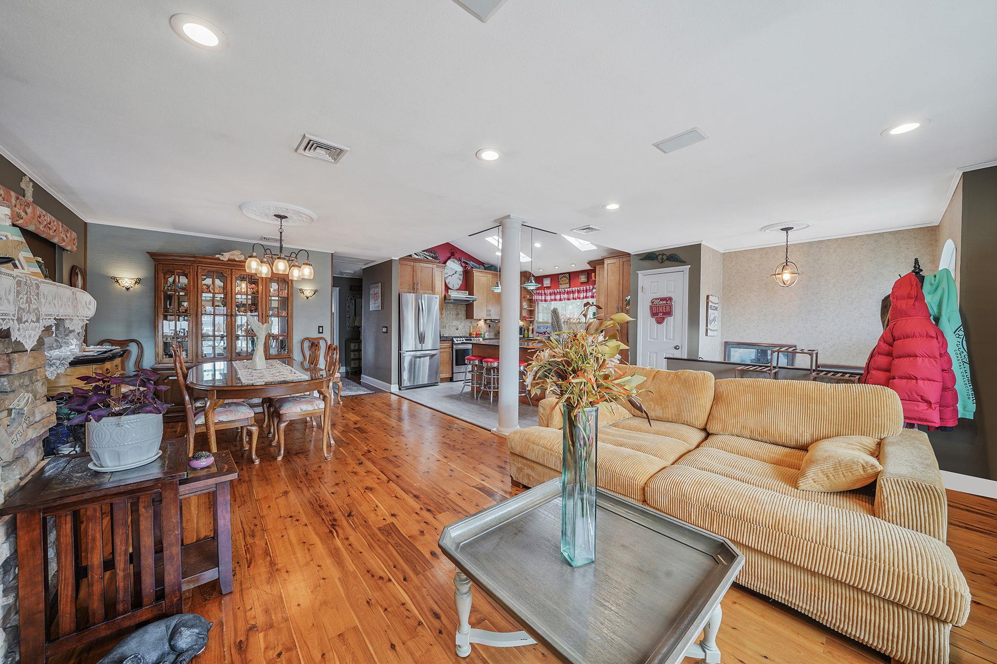 86 E Shore Drive, Massapequa, New York image 12