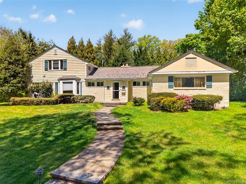 Homes For Sale - 77 Merrivale Road<br/> Great Neck, NY 11020