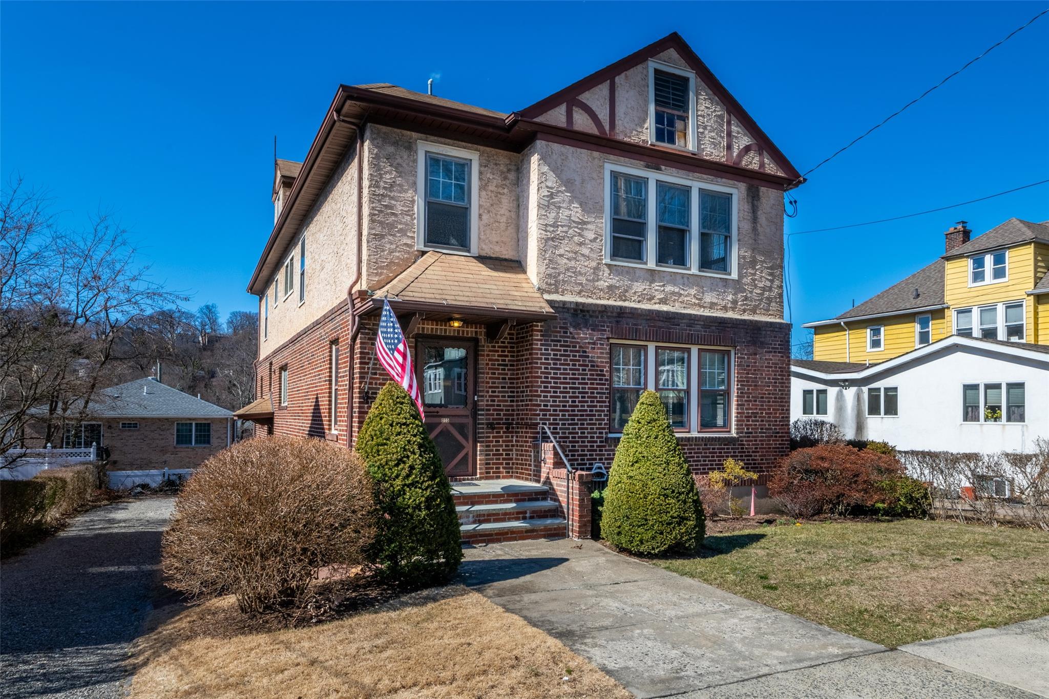 Sedgwick Avenue, Yonkers, New York - 7 Bedrooms  
2 Bathrooms - 