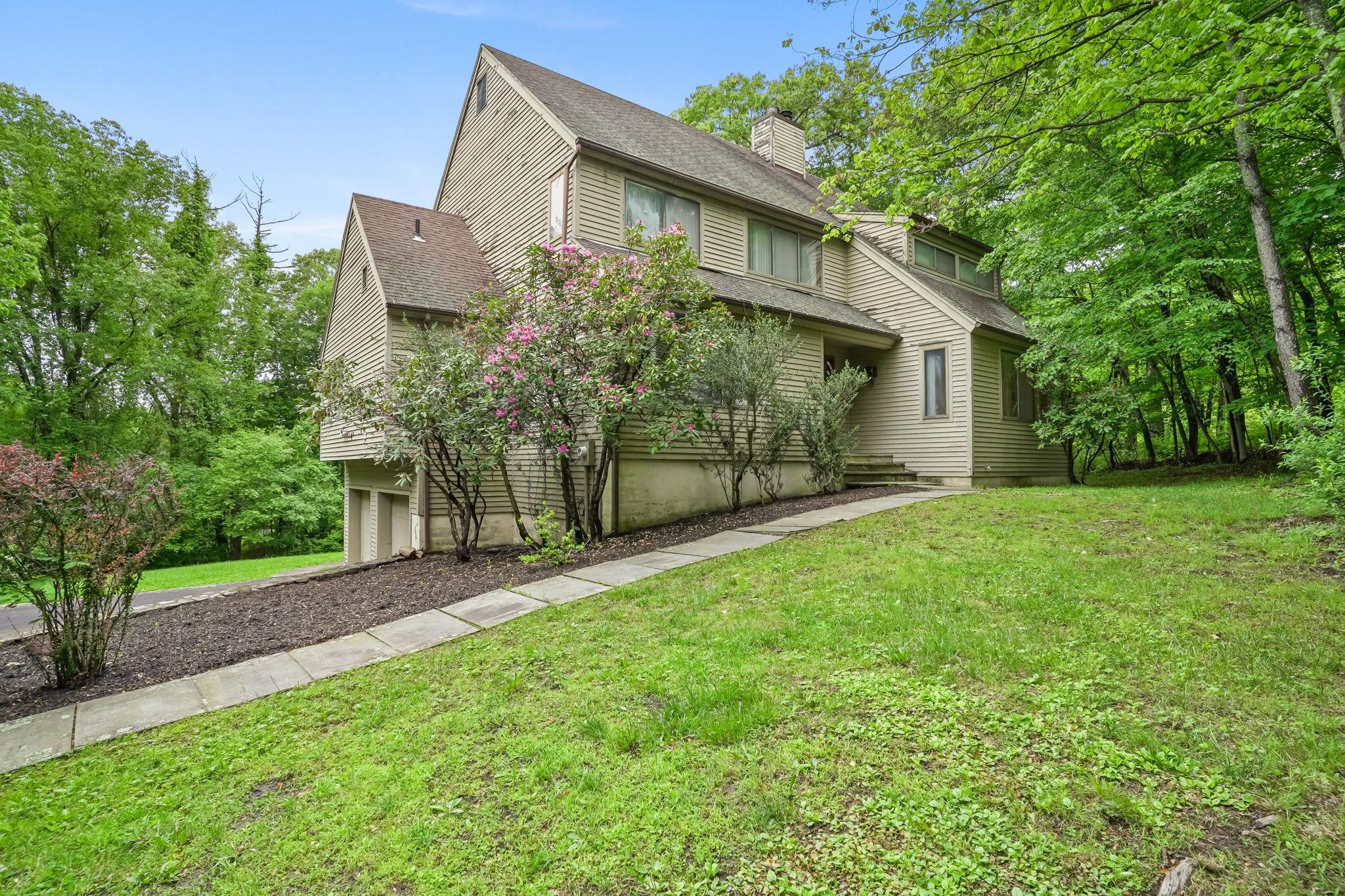 Property for Sale at Sabbath Day Hill Road, South Salem, New York - Bedrooms: 4 
Bathrooms: 3 
Rooms: 8  - $749,000