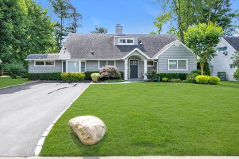 14 Ridge Drive E Roslyn NY 11576
