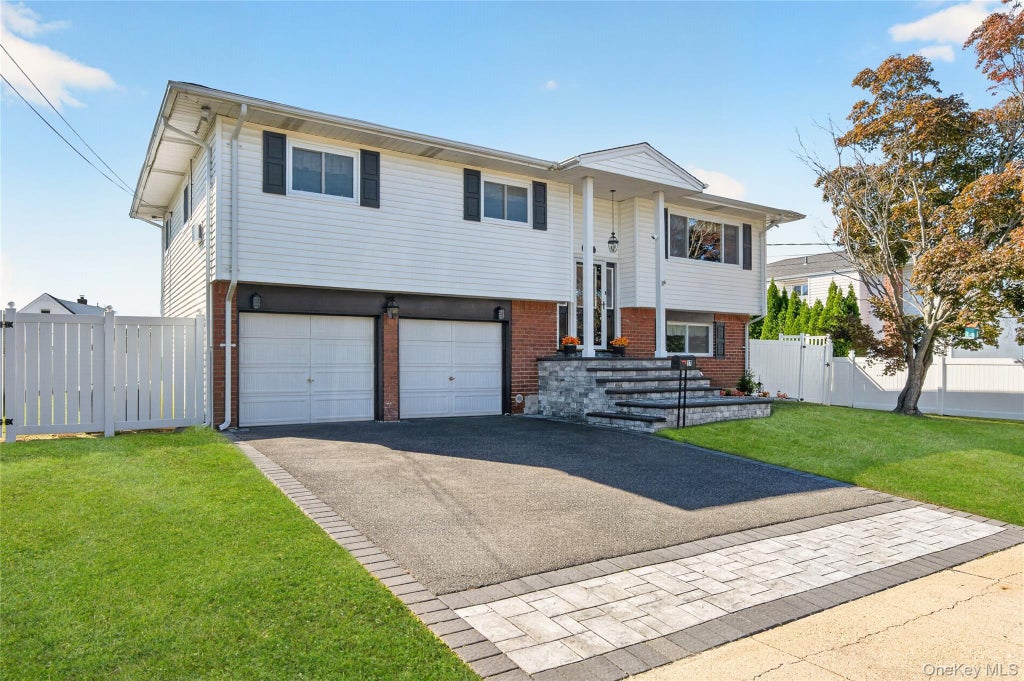 Photo of 17 Sherwood Drive, Bethpage, NY 11714 (MLS # 1062601)