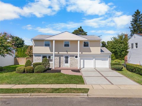 61 Bluebird Lane Plainview NY 11803
