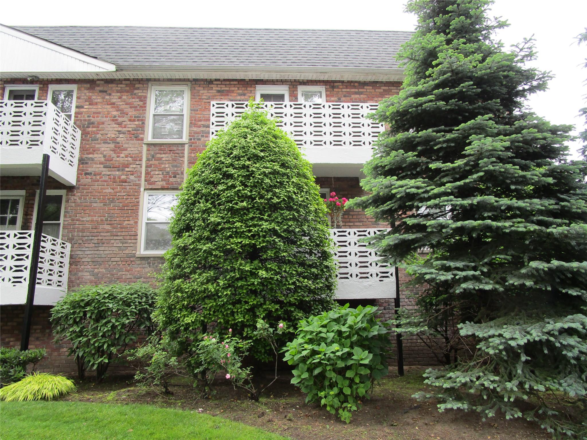 20 Daley Place #127, Lynbrook, New York image 2
