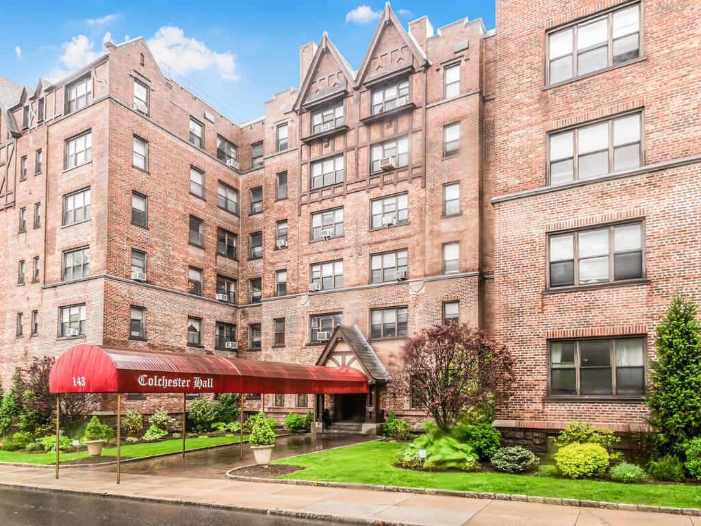 Property for Sale at Garth Road 2E, Scarsdale, New York - Bedrooms: 1 
Bathrooms: 1 
Rooms: 3  - $270,000