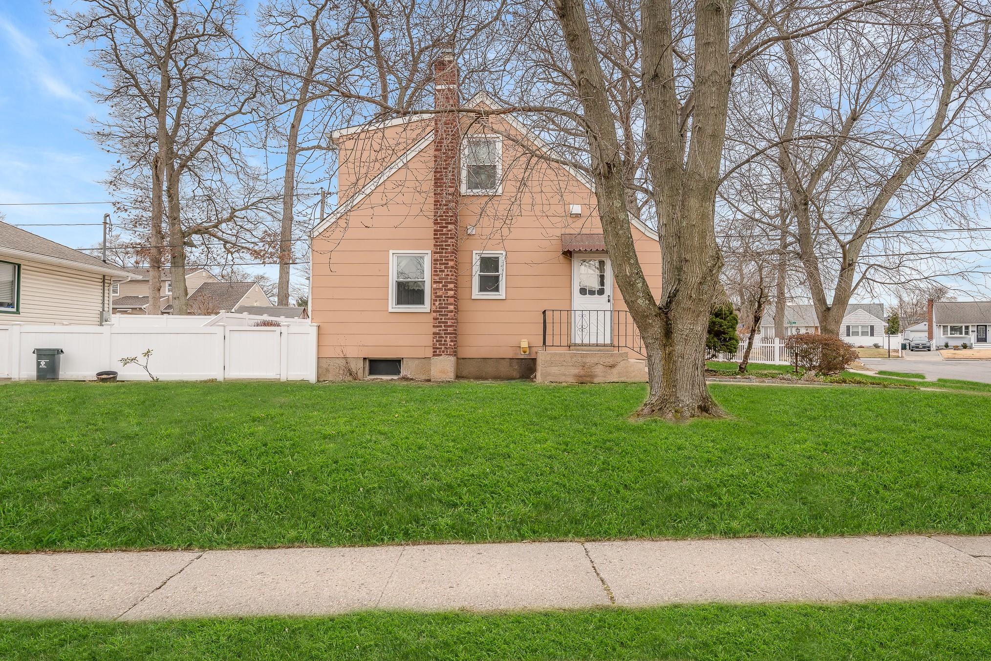 2882 Campbell Avenue, Wantagh, New York image 23