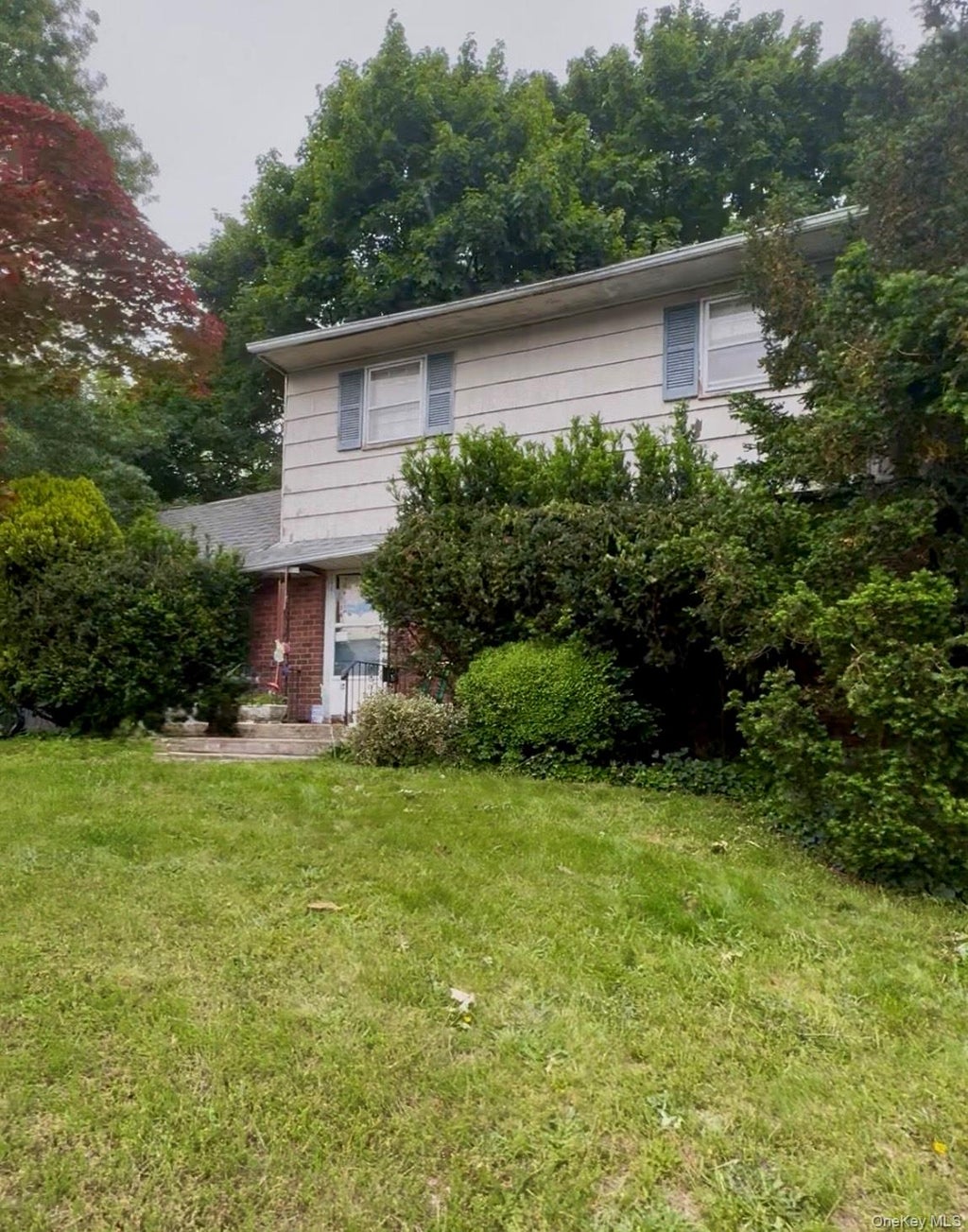 Photo of 6 E Park Court, Old Bethpage, NY 11804 (MLS # 1043227)