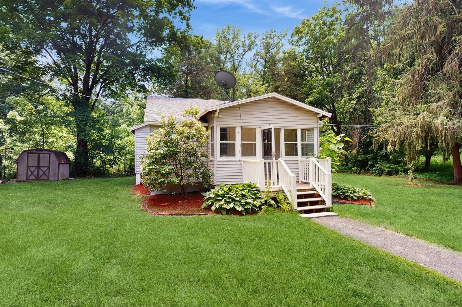 Shady Creek Road, Pleasant Valley, New York - 3 Bedrooms  
1 Bathrooms  
5 Rooms - 