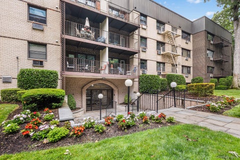 Homes For Sale - 2241 Palmer Avenue #3E<br/> New Rochelle, NY 10801