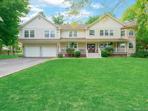Photo of 2 Seaview Ledge, Shoreham, NY 11786 (MLS # 1001191)