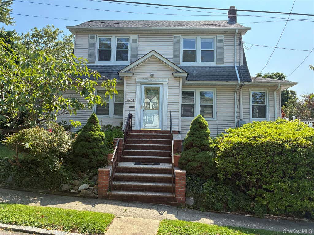 Photo of 4634 Iris Lane, Great Neck, NY 11020 (MLS # 1030213)