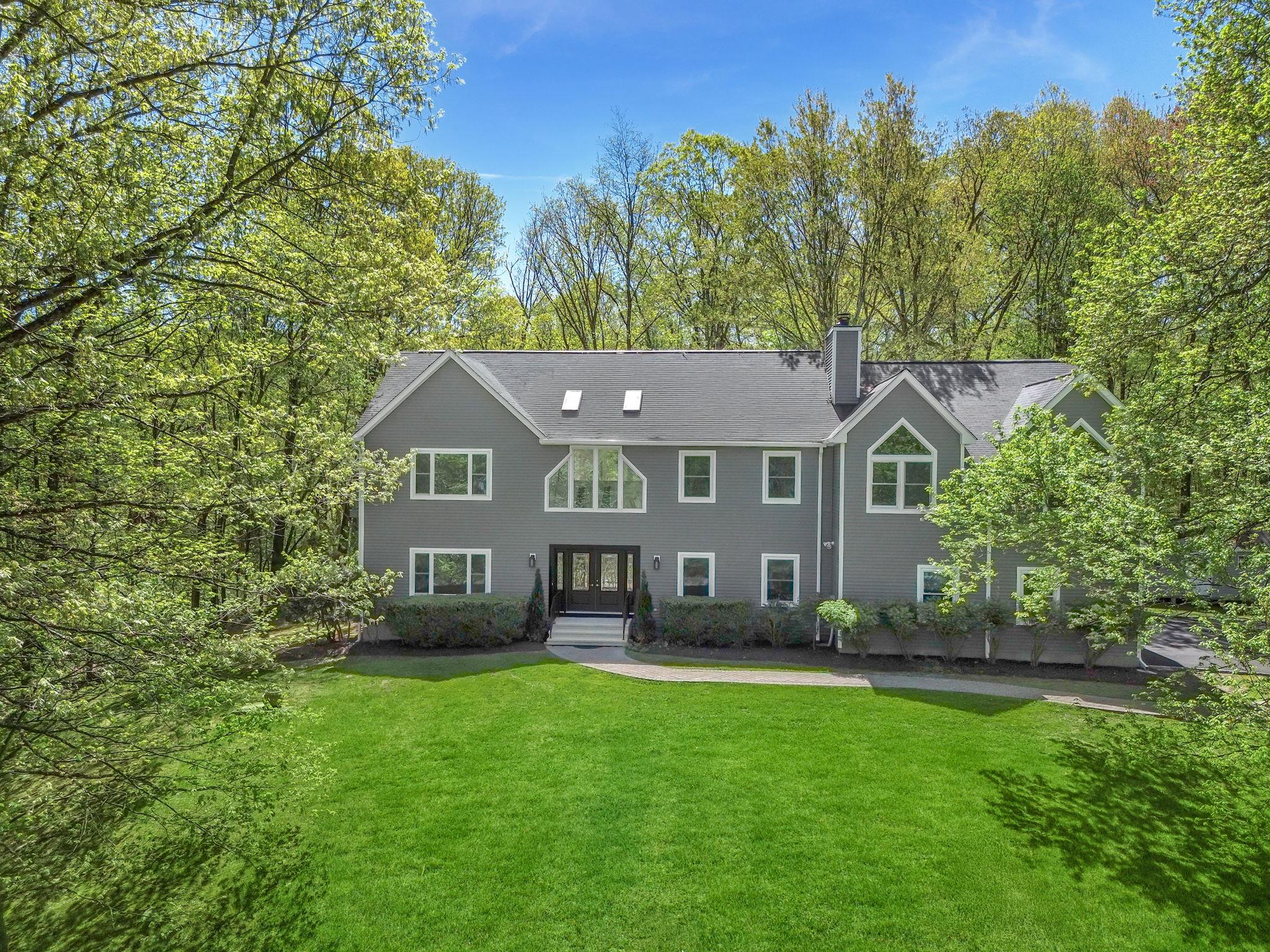 1121 Estates Drive, Ossining, New York image 2