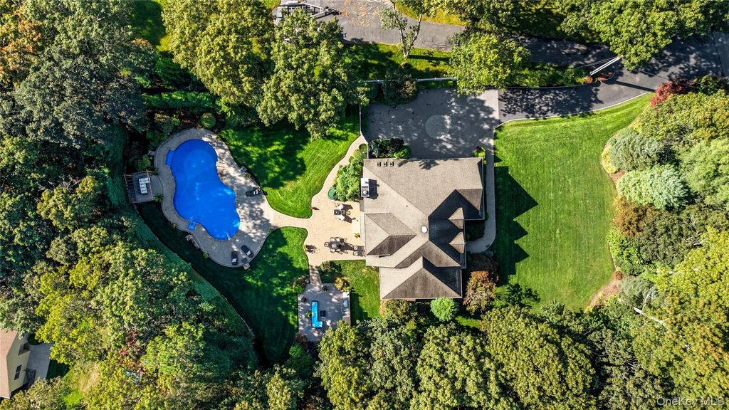 Photo of 21 E Moriches Riverhead Road, East Moriches, NY 11940 (MLS # 984090)